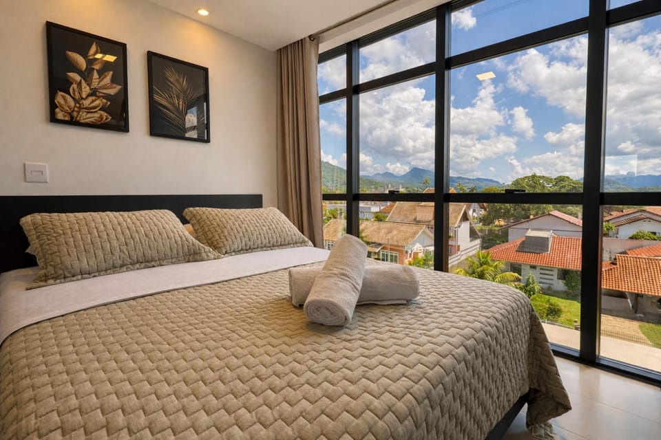 Bed, Natural landscape, View (from property/room), Photo of the whole room, Bedroom, Mountain view, towels