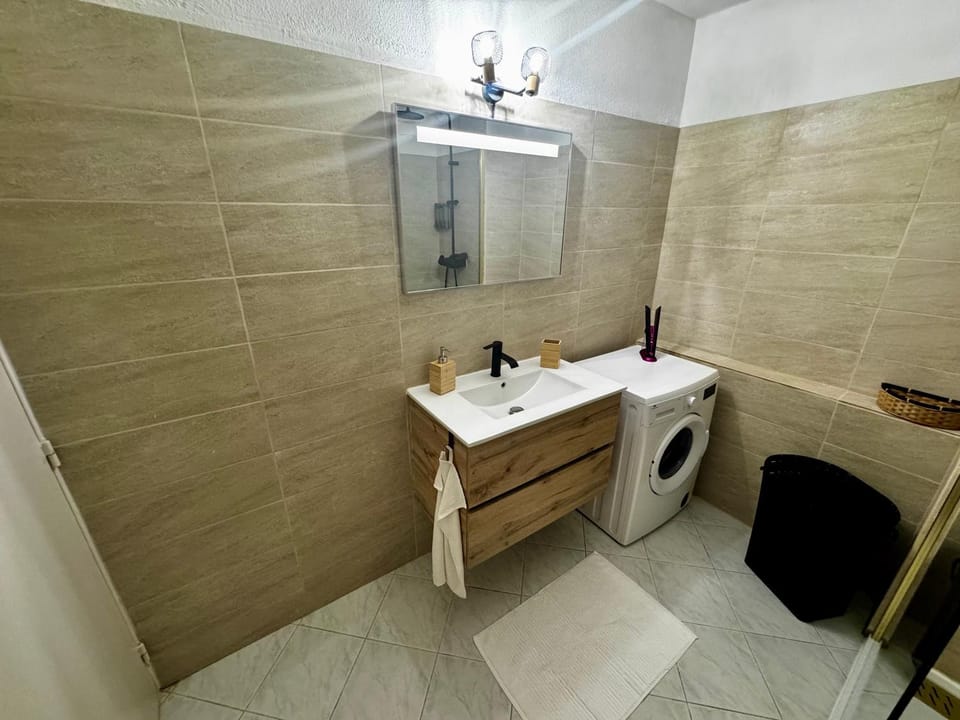 Le Saint Michel - MENTON#MONACO - 6 PERSONS - Parking- bord de mer Apartment in Menton