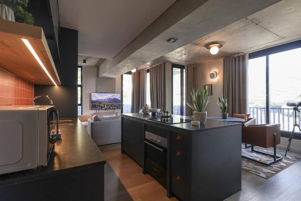 Elevated 2 Bedroom With Mountain Views Apartment in Sea Point