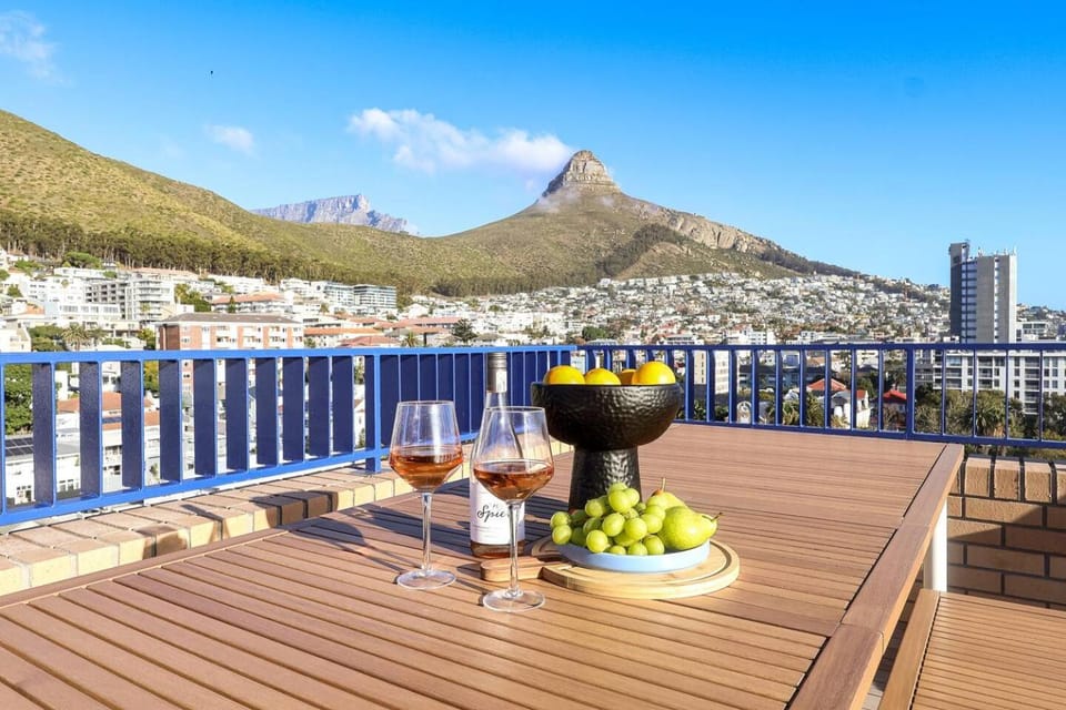 Elevated 2 Bedroom With Mountain Views Apartment in Sea Point