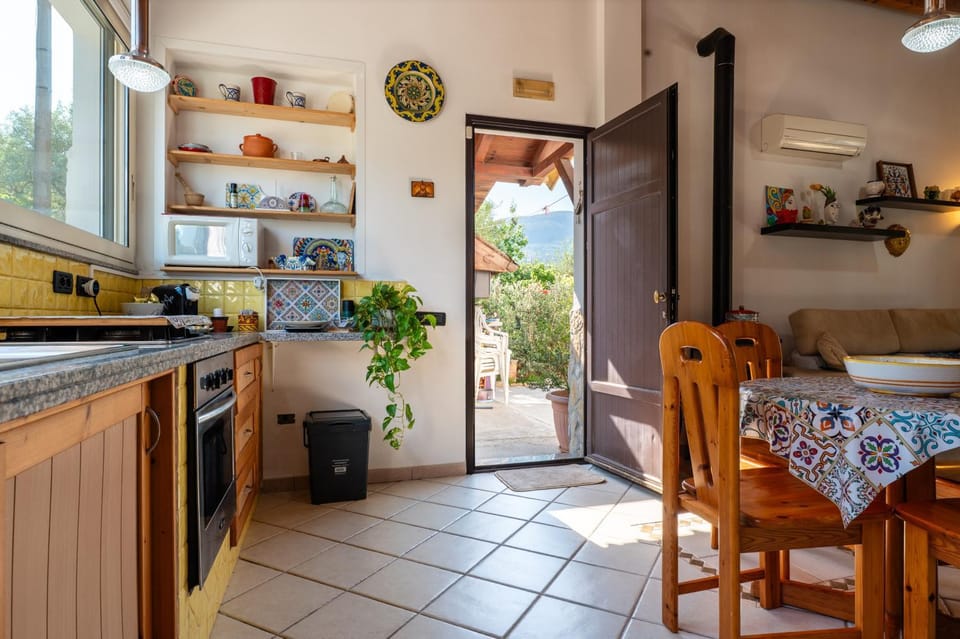 Property building, Kitchen or kitchenette, Living room