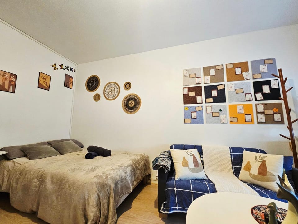 Cosy accommodation for teams & groups & family with parking Apartment in Mérignac