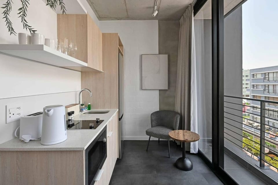 Light Filled Studio With Mountain Views Apartment in Sea Point
