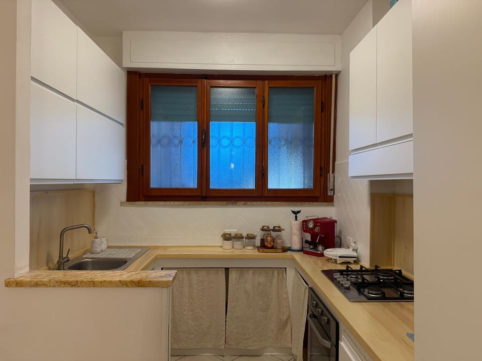 Dining area, kitchen