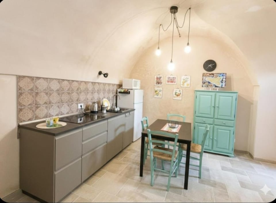 Kitchen or kitchenette, kitchen