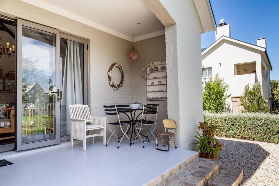 Property building, Patio, Garden, View (from property/room), Garden view