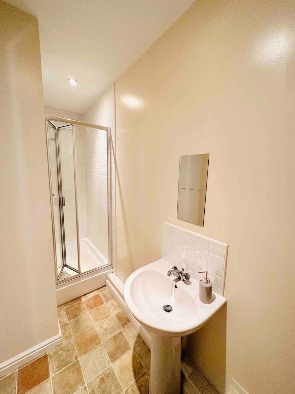 Two Bed Private Apartment - Walk to Stoke Hospital Apartment in Newcastle-under-Lyme