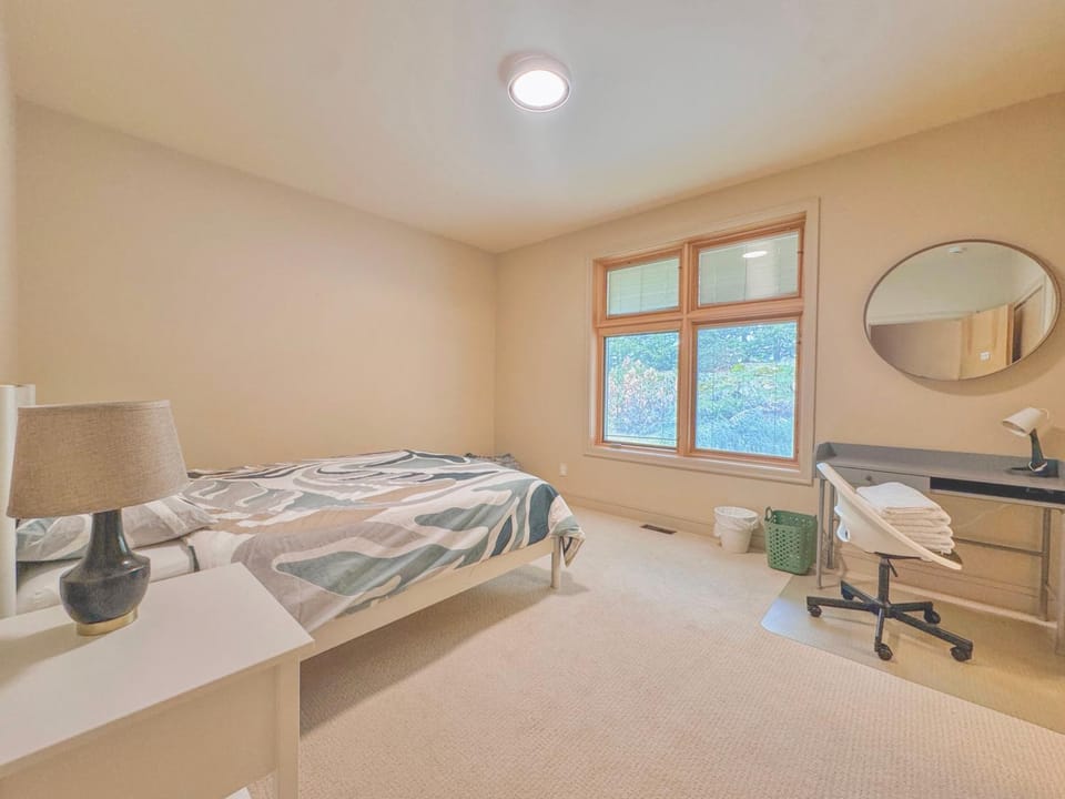 Quiet Private Room with Ensuite-Broadmead 908 Vacation rental in Vancouver Island