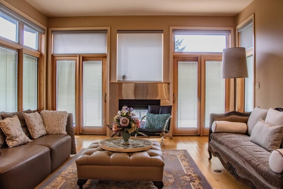 Quiet Private Room with Ensuite-Broadmead 908 Vacation rental in Vancouver Island
