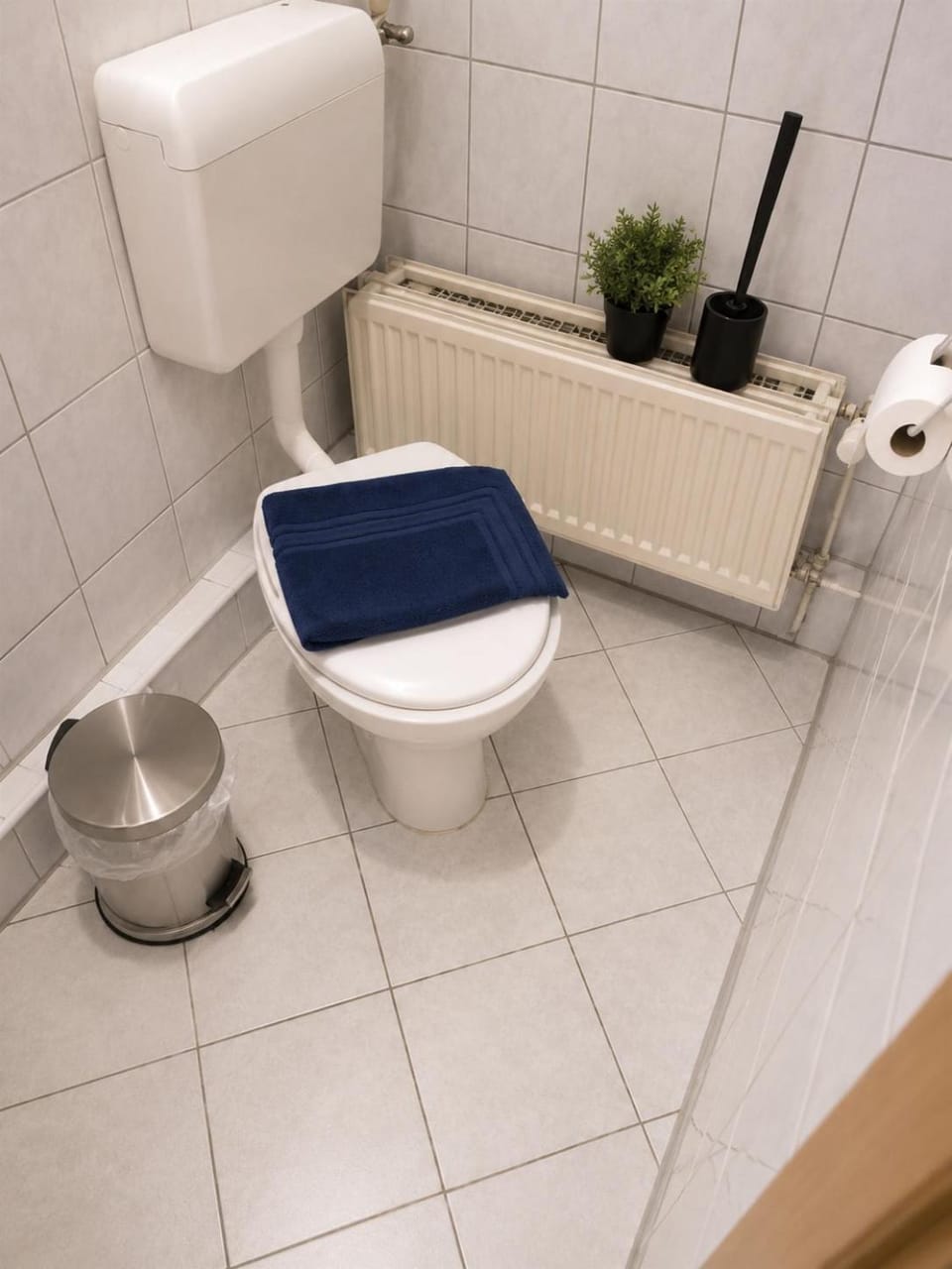 OMNI Rooms - Kastanienhof Bed and Breakfast in Saxony-Anhalt, Germany