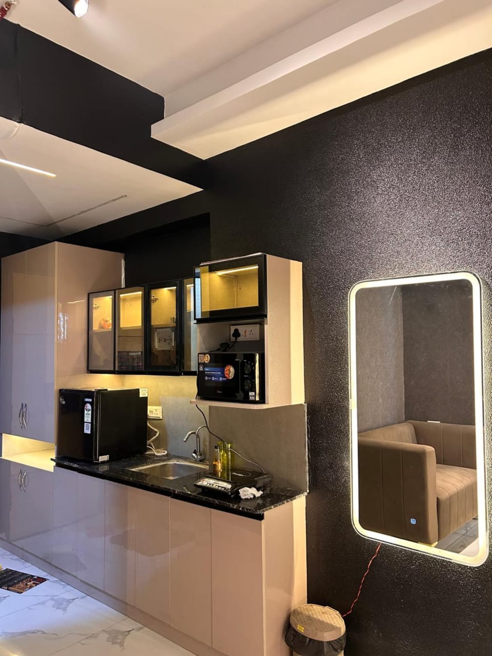 Gaur city center Bed and Breakfast in Noida