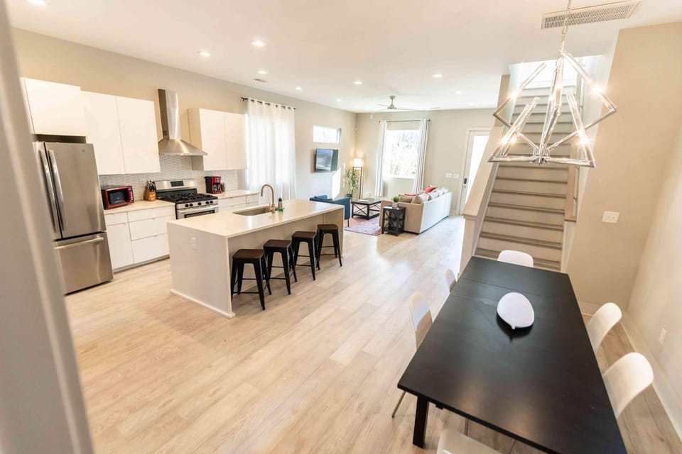 Family-Friendly 4BR w Bunk Beds & Outdoor Grill House in Charlotte