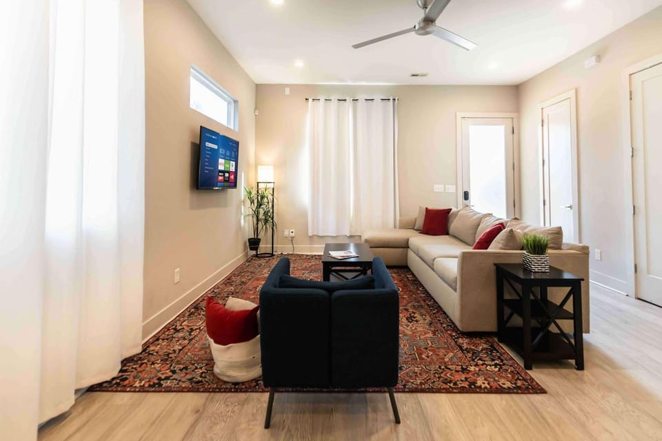Family-Friendly 4BR w Bunk Beds & Outdoor Grill House in Charlotte