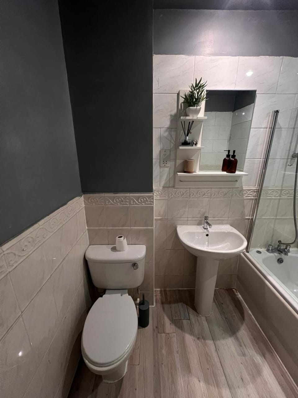 Premium City Escape Couple Steps from Attractions Apartment in Salford