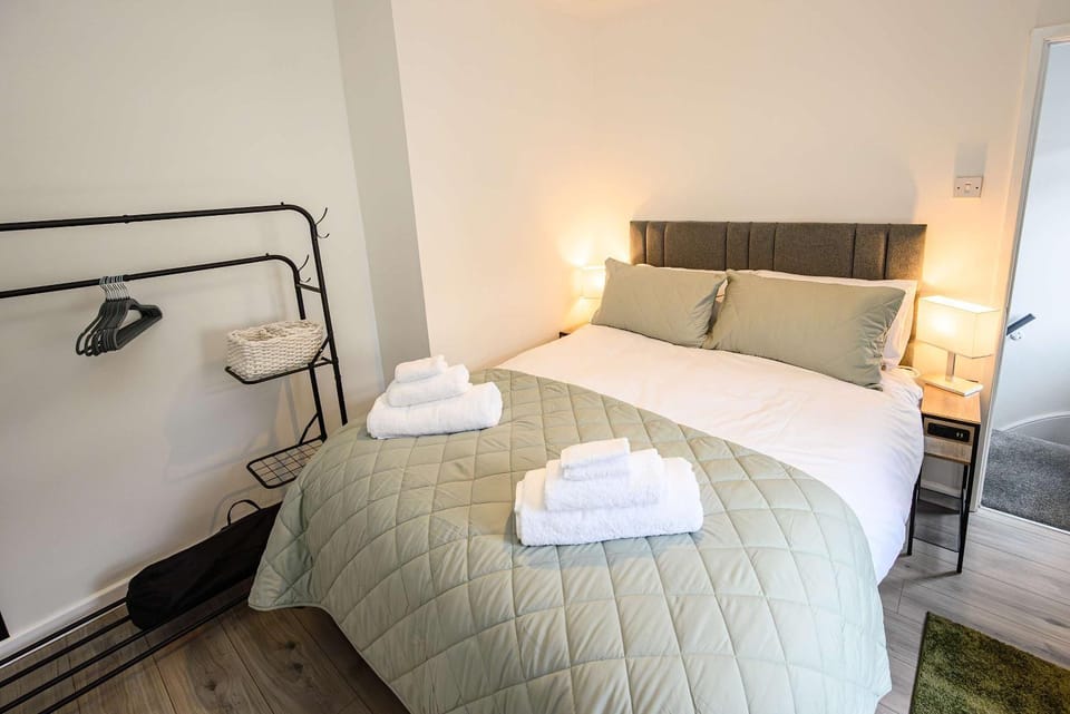 Bedroom, towels