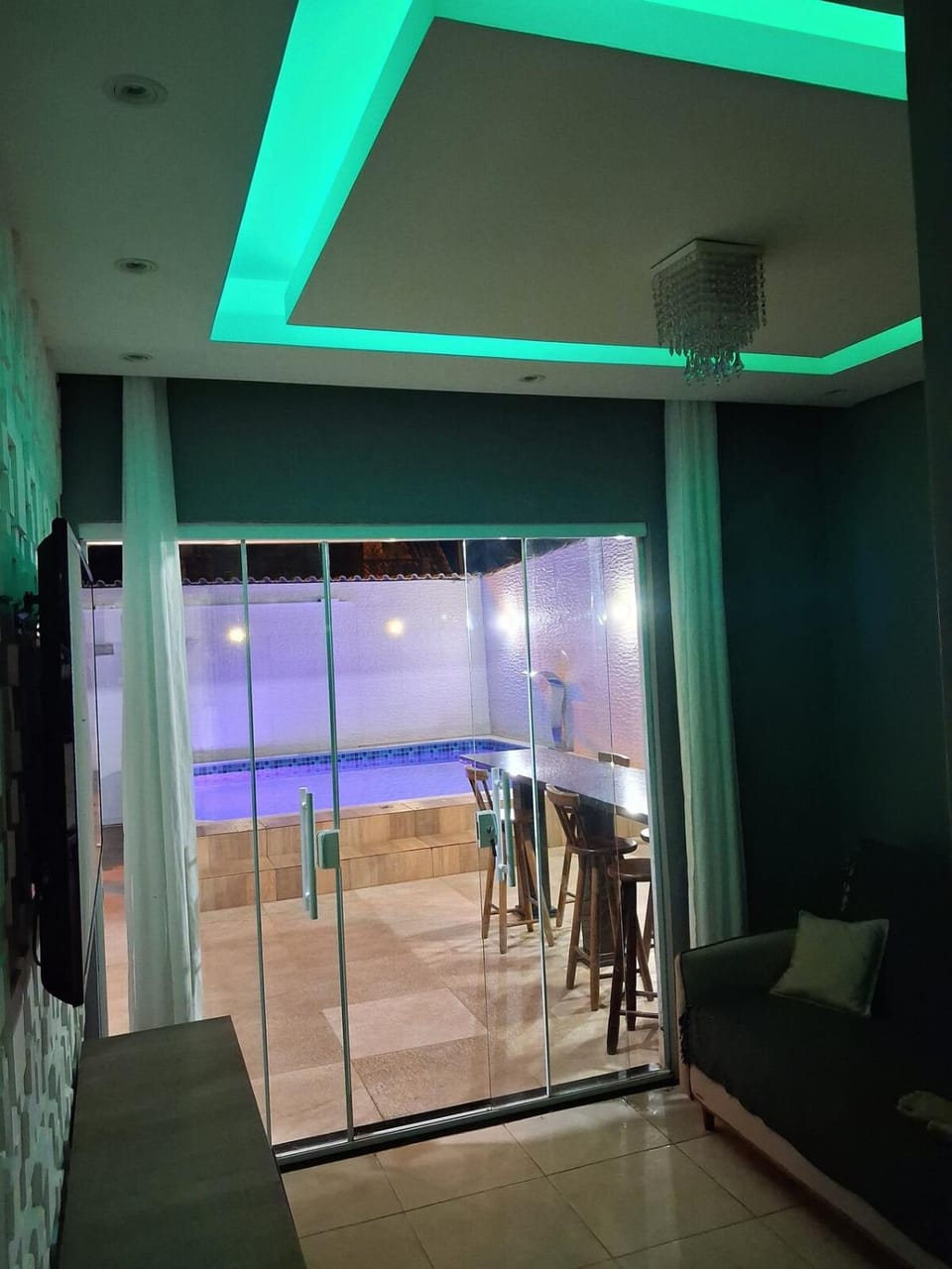 Casa com piscina aquecida com garagem privativa House in State of São Paulo