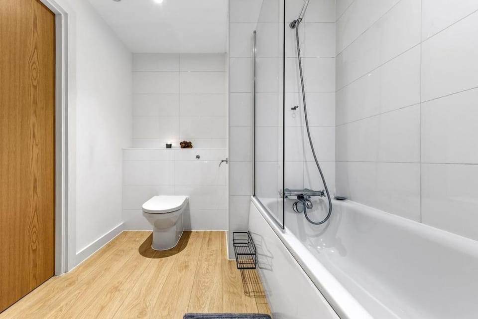 Comfortable 1 bed apartment Sleeps 6 Free Parking Apartment in London Borough of Southwark