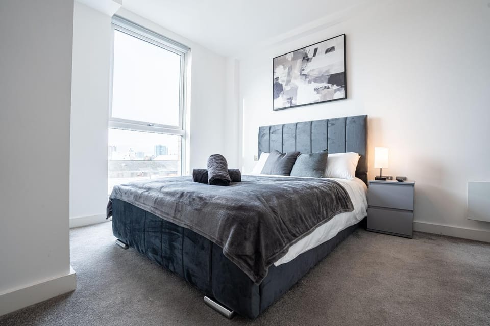 Elegant Modern One Bed Flat With Juliet Balcony Apartment in Salford