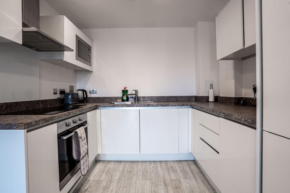 Elegant Modern One Bed Flat With Juliet Balcony Apartment in Salford