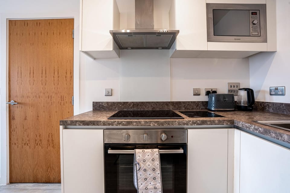 Elegant Modern One Bed Flat With Juliet Balcony Apartment in Salford