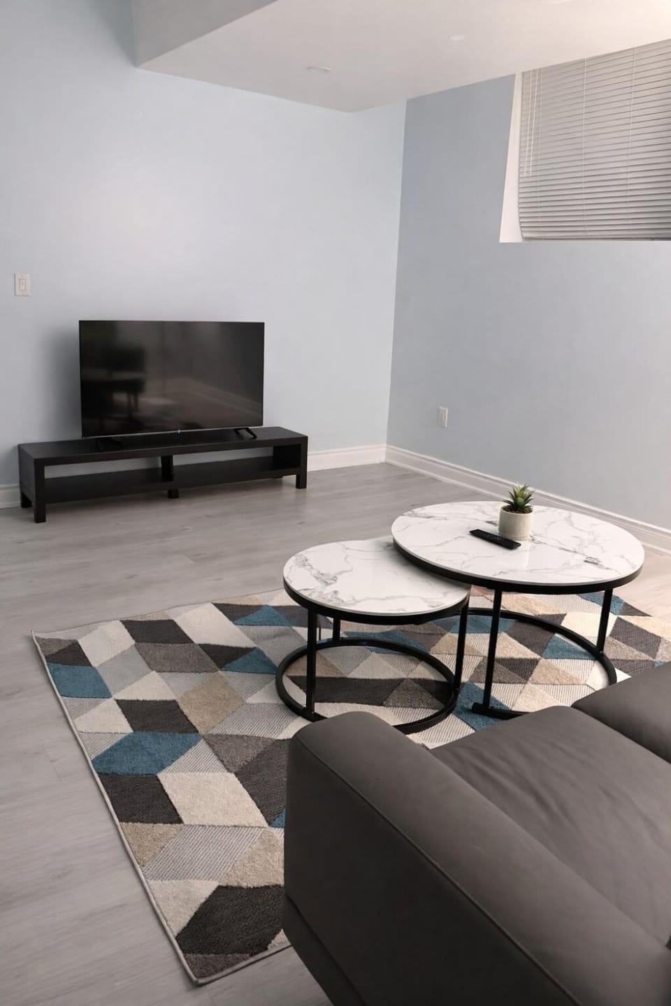 Modern 2BR Basement Suite Private Entrance Apartment in Halton Hills