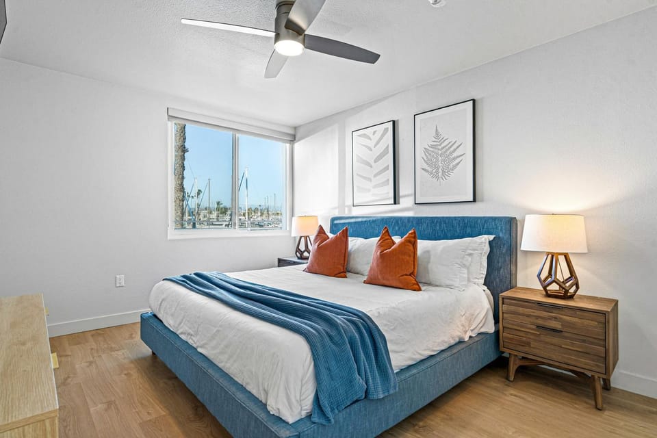 Bed, Bedroom, Sea view