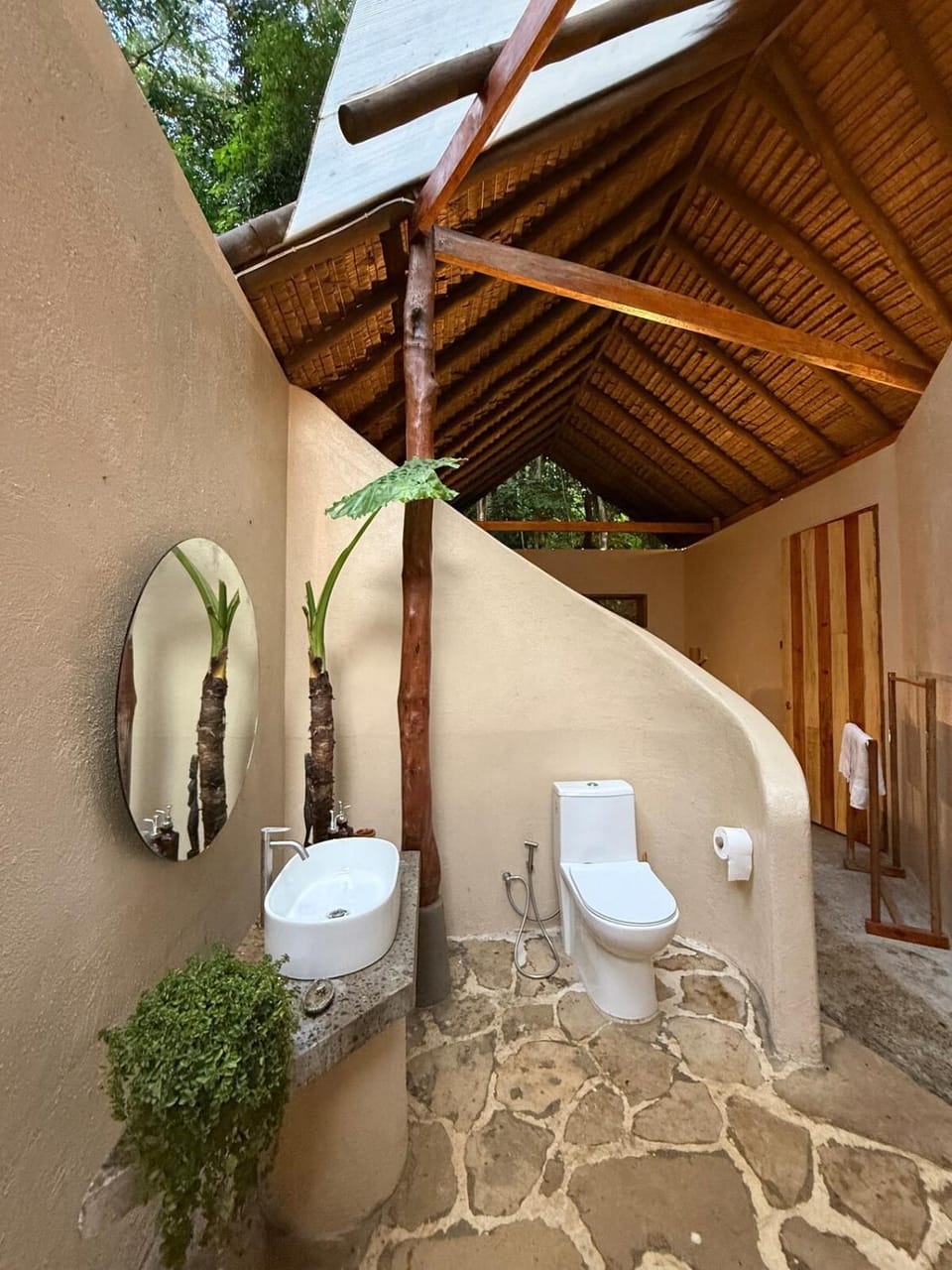 Dalakit House Hidden Garden Oasis Villa in Siquijor