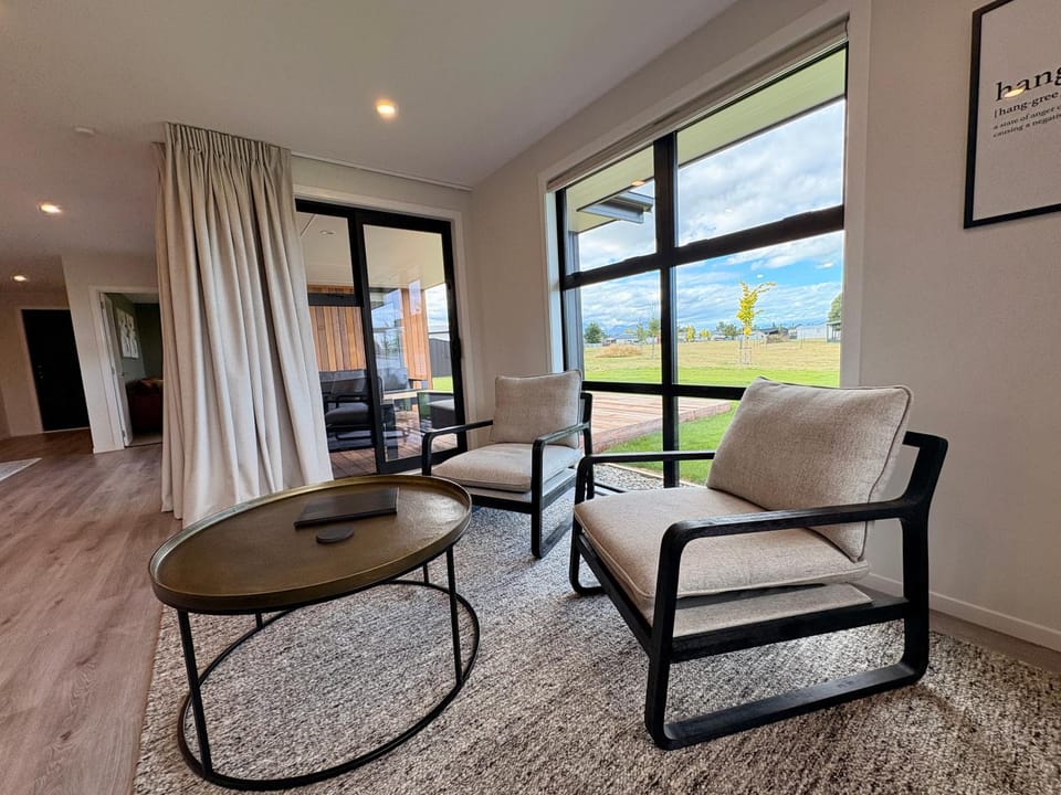 Style, Space and Comfort House in Twizel