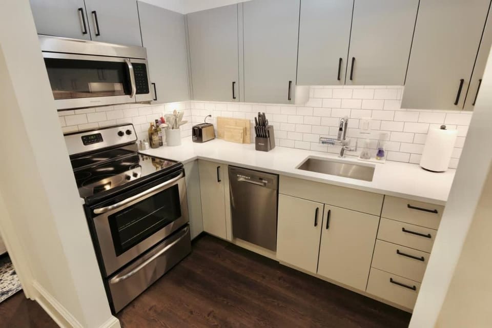 Brownstone Logan Studio - 1 mile to White House Apartment in District of Columbia