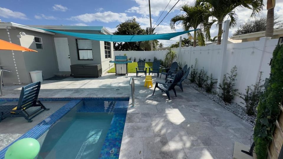 Relaxing Family Getaway w Heated Pool & Spa House in Pompano Beach