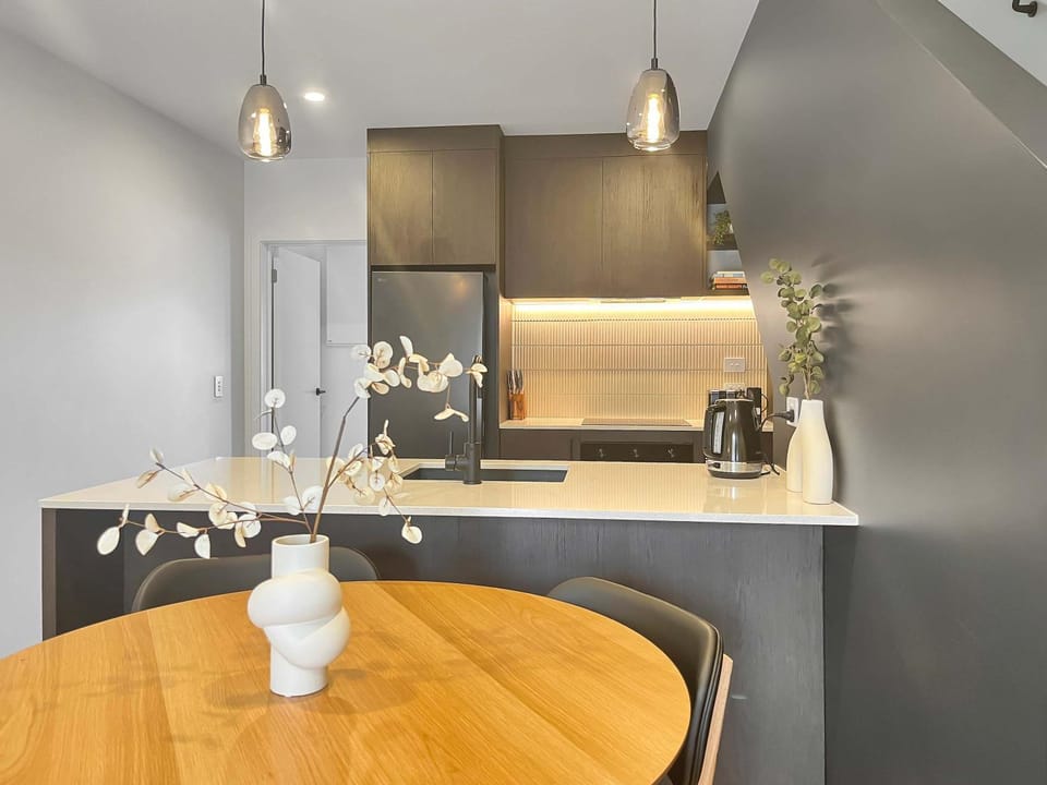 Kitchen or kitchenette, Dining area, stove