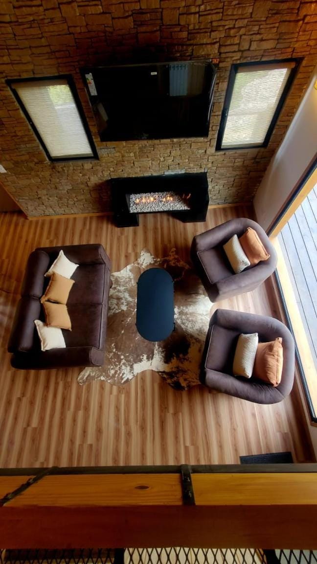 TV and multimedia, Living room, Seating area, fireplace