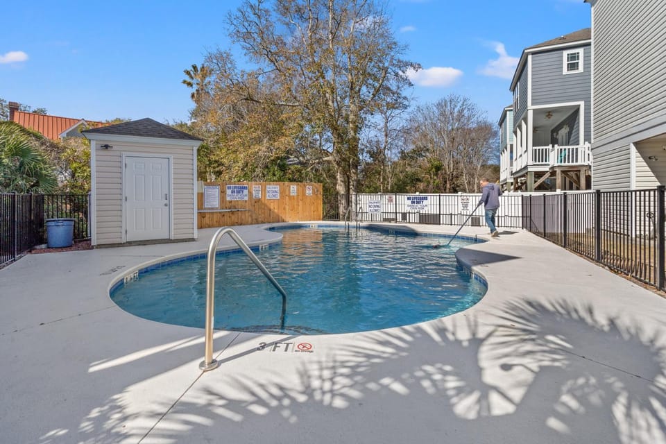 Surf, Sip and Swim , Family Beach Retreat with shared Private Pool House in Surfside Beach