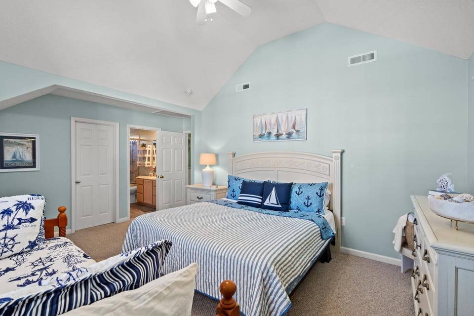 Surf, Sip and Swim , Family Beach Retreat with shared Private Pool House in Surfside Beach