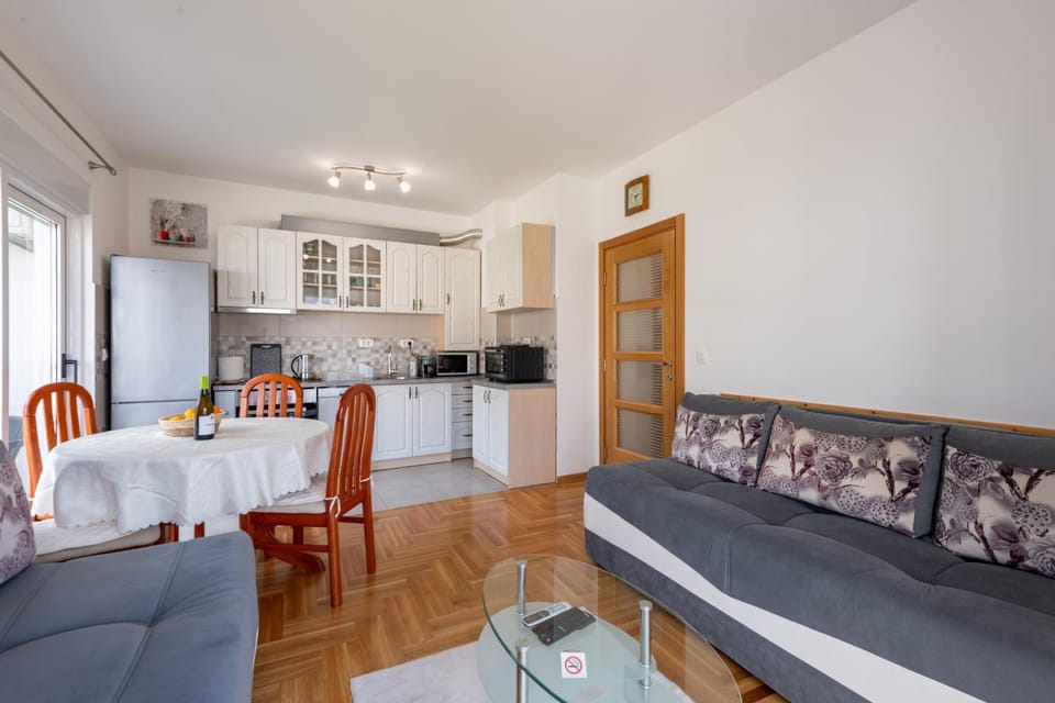 Nest Living Apartment - 7 min by walk 'till beautifull Beach Apartment in Kotor Municipality