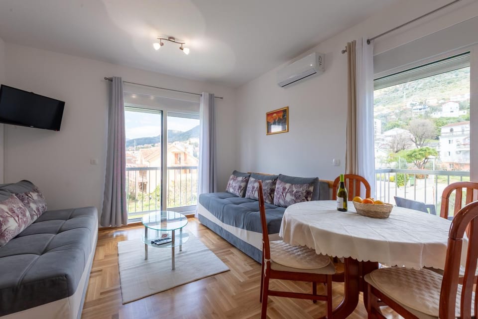 Nest Living Apartment - 7 min by walk 'till beautifull Beach Apartment in Kotor Municipality
