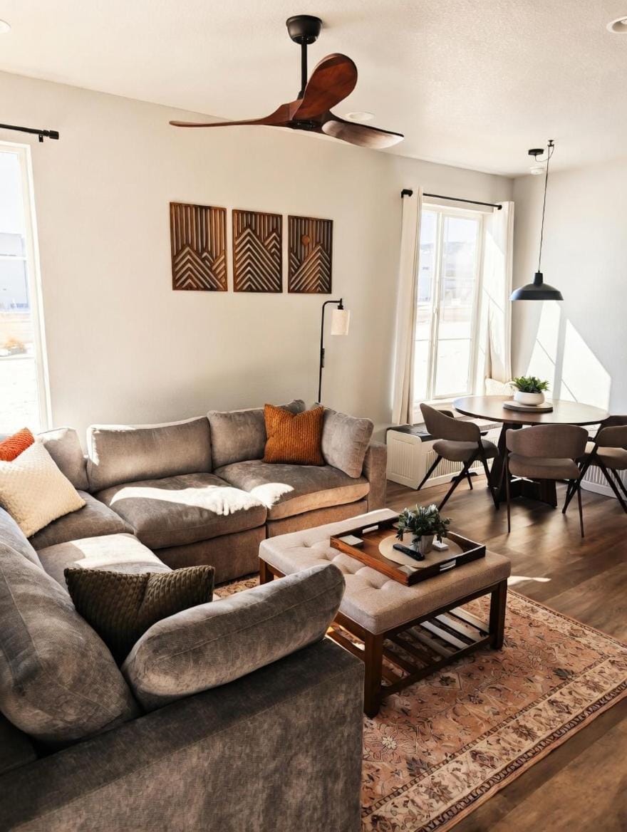 Living room, Seating area