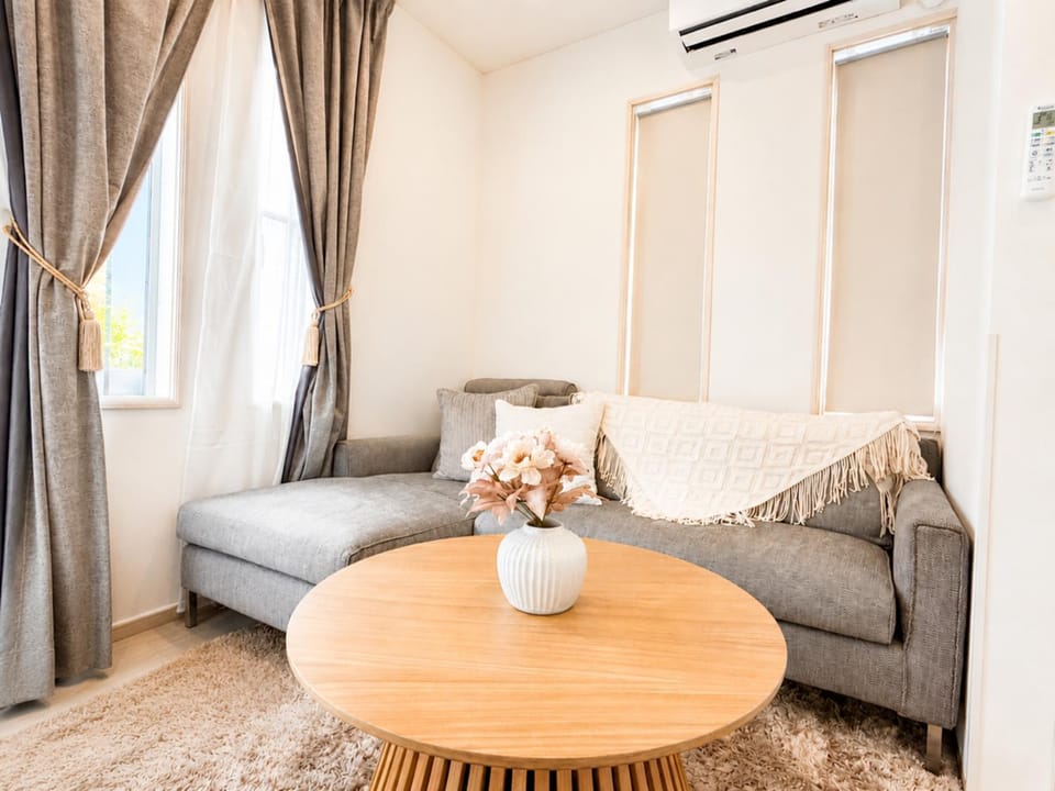 Living room, Photo of the whole room