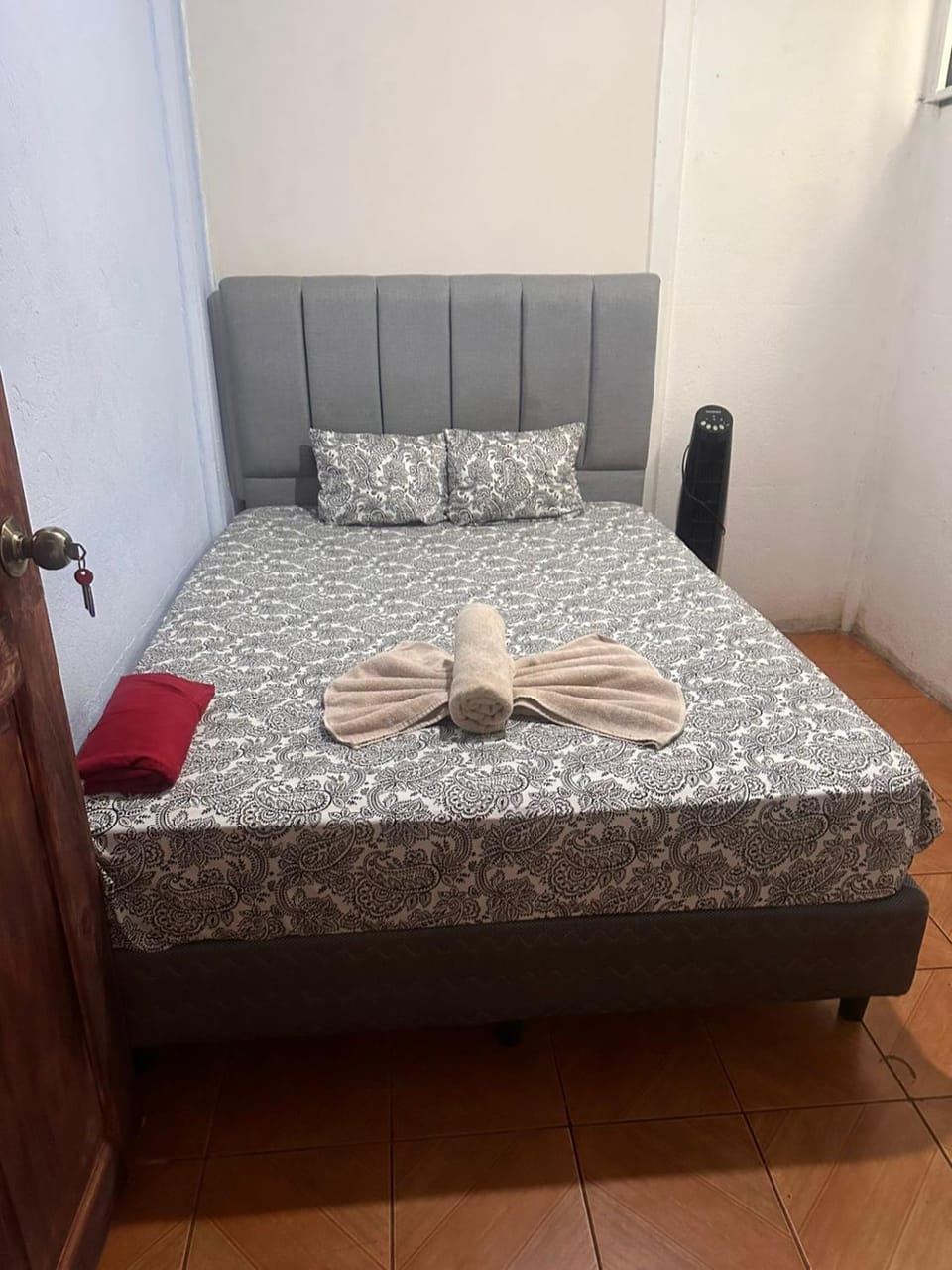 Bed, Photo of the whole room, Bedroom, towels