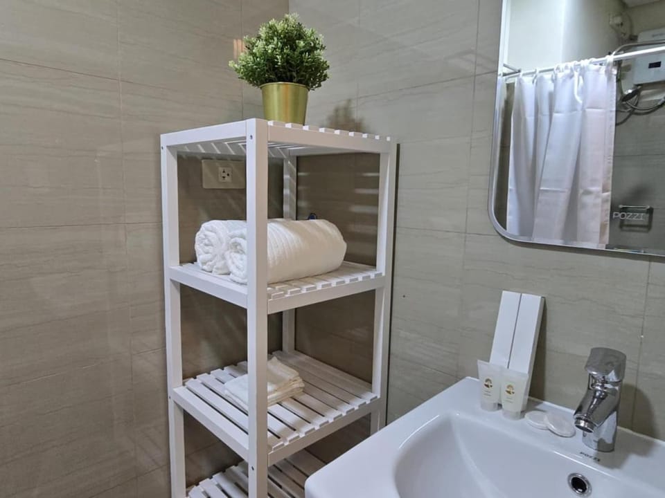 Cozy Modern Studio Near MOA Brand New Furnishings Apartment in Pasay