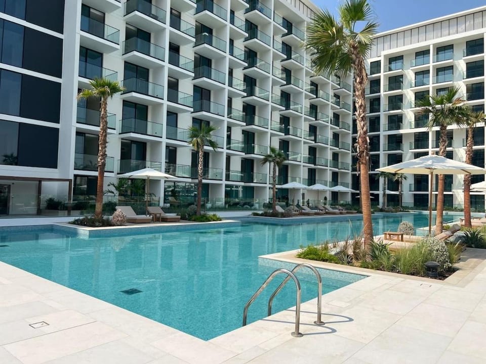 JVC Studio I Sleeps 3 Pool I Pet-Friendly Apartment in Dubai