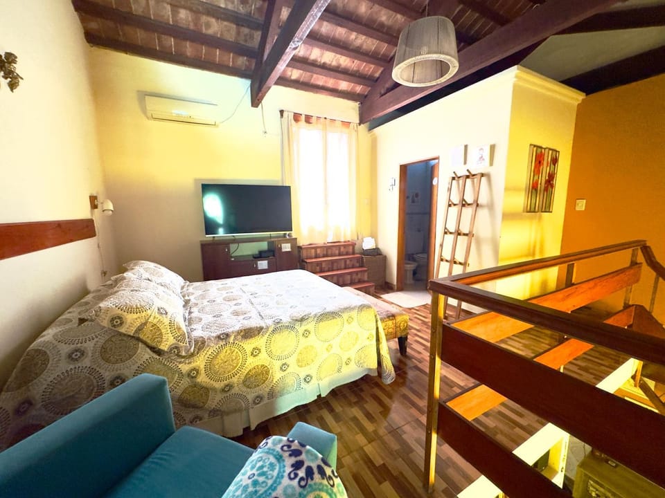 Bed, TV and multimedia, Photo of the whole room, Bedroom, air conditioner