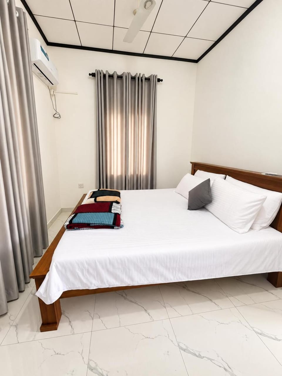 Bed, Photo of the whole room, Bedroom, air conditioner