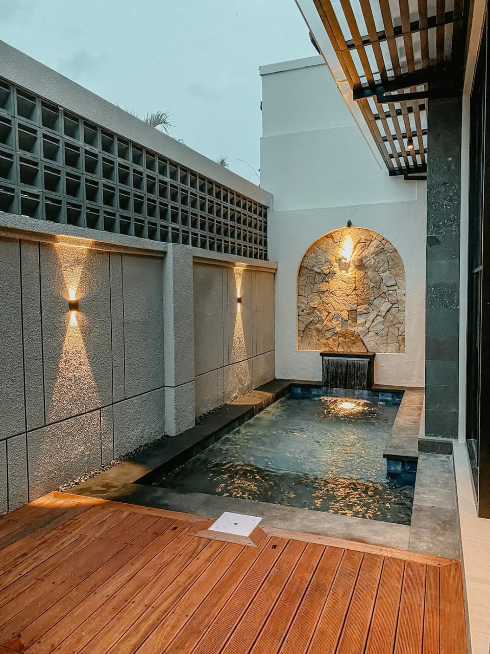 Swimming pool