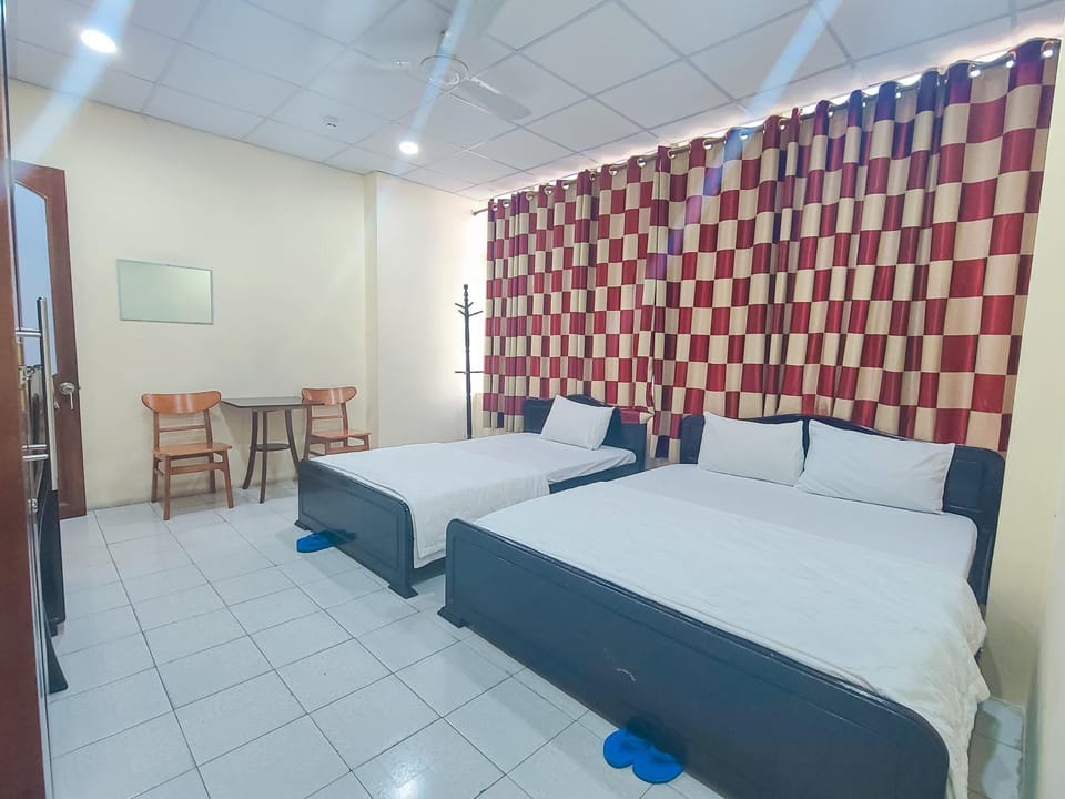 Bed, Living room, Seating area