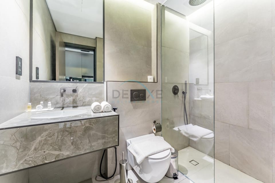 Shower, Toilet