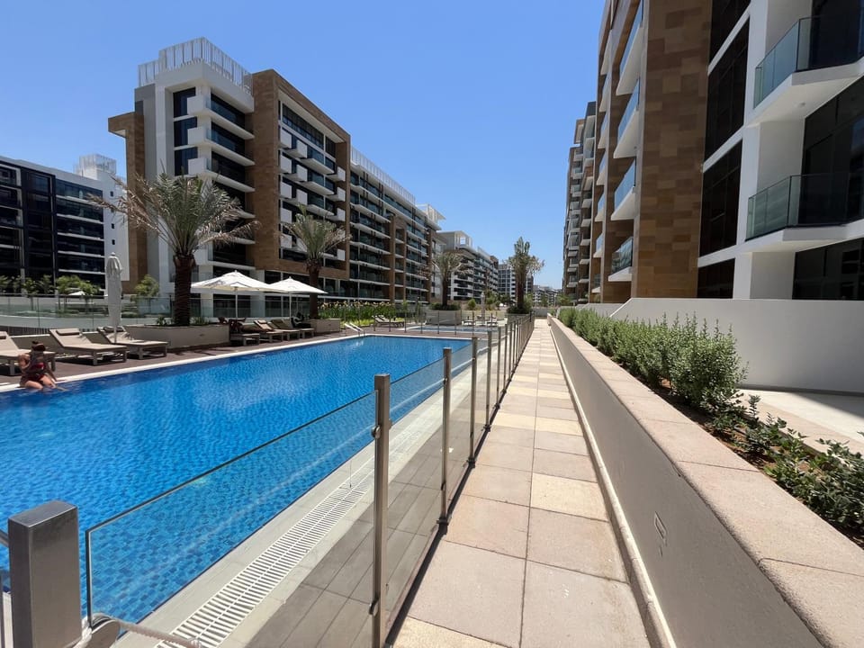 Chic French-Riviera Vibe - Burj View 1BR Apartment in Dubai