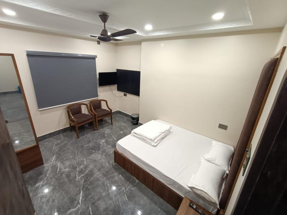 Photo of the whole room, Bedroom, air conditioner