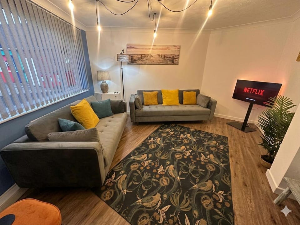 Comfortable 2-Bedroom Coastal Getaway, Sleeps 5 House in Great Yarmouth