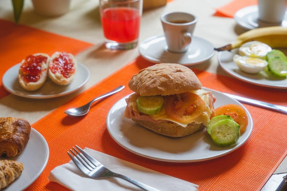 Breakfast, Continental breakfast, Buffet breakfast